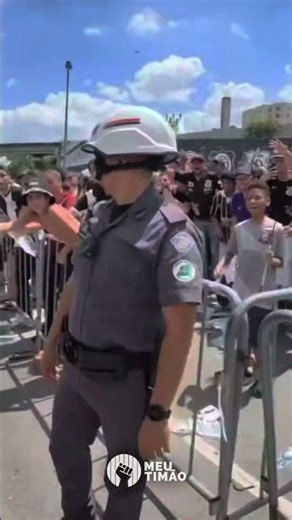 MATHEUZINHO FOI PARA O MEIO DA GALERA NA FESTA DO TÍTULO