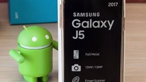 Samsung Galaxy J5 (2017) unboxing and first look