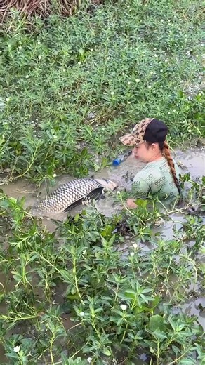 Unique bottle fish traps with chicken liver to catch huge fish for survival 😱 #fishing