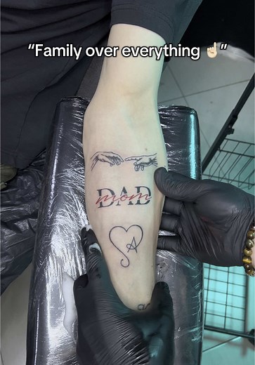 Family Tattoos: Celebrating Bonds and Artistry