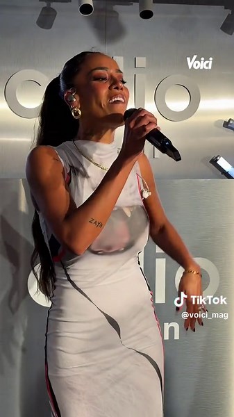 Surprise dans l’univers de la mode La marque celio se lance dans un tout nouveau chapitre avec celio women, sa première collection dédiée aux femmes. Pour marquer le coup, l’enseigne a vu les choses en grand : une soirée de lancement événement… rythmée par un showcase de la chanteuse Amel Bent. Mode, musique et invités triés sur le volet : le début d’une nouvelle aventure pour la marque, qui élargit désormais son vestiaire. 📹 Céline Peschard #celio #amelbent #video #live