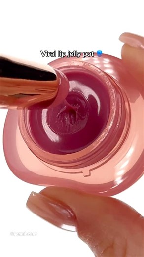 The texture is sooo strange it looks like jelly but it’s harder than jelly it’s so cool 🤯 🛍️ Fwee Glowy Jelly Pot in Lavender Whip #jelly #lavender #lipgloss #blush #makeup #makeupfinds #funmakeup #makeupunboxing #viralmakeup #lavender #fwee #fyp #reels | Ronnibears
