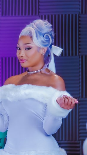 Betches Media on Instagram: "Lover girls know that @ubereats is thee best way to handle your last-minute holiday shopping. Order hundreds of gifts on Uber Eats, and you can tap “Send as Gift” at checkout to add on a video from me. That’s a real hottie move. #ad"