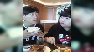 我有一项特异功能可以用眼睛吃饭，我一发功你就信了