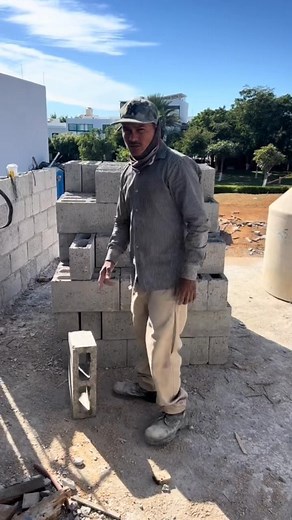 71K views · 2.9K reactions | Cómo cortar un block con el martillo en el aire #construcción #virales2025 | lupilloconstruye | Facebook