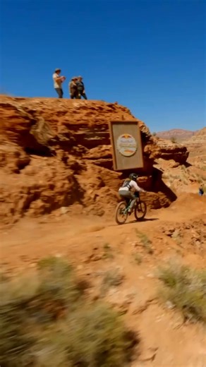 Red Bull Indonesia on Instagram: "Puncak tertinggi balap sepeda gunung ini adalah kompetisi untuk semua. Termasuk perempuan 😉 Tonton Red Bull Rampage secara langsung! 🗓️: 17 Oktober (grup perempuan) dan 19 Oktober (grup laki-laki) ⏰ : 23.30 WIB 📺 : Red Bull TV #Redbull #Givesyouwiiings #Blueandsilver #Redbullindo"