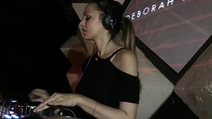 Deborah De Luca and her amazing ‘I Go Out’ 💣💥 | Techno TV