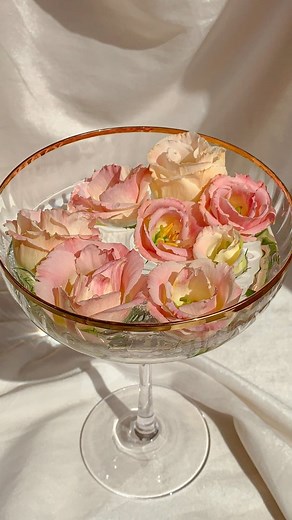 Faceless Digital Marketing on Instagram: "HERE Copy My Prompts ↴ It’s hard to remember all of these in one go… 📌So you better save this post so you can refer back to it. Here are my 5 BEST prompts that I try to utilize with my Instagram. Feel free to COPY and PASTE them into Chat GPT to use for your own page ⤋ 1️⃣ Profile Optimization: “My Instagram profile is about (insert niche here). I need help creating a short Instagram bio to stand out. Include a short transformative statement, social pro