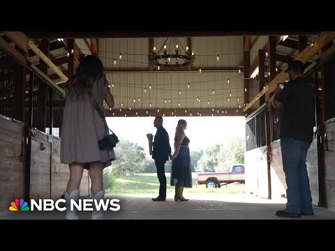 Singles meet through 'stranger sessions' photoshoots