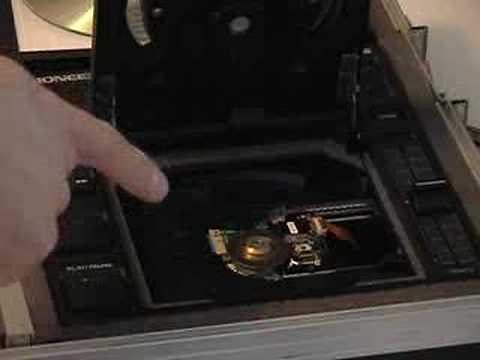 Cleaning the Pioneer CDJ-700 lens