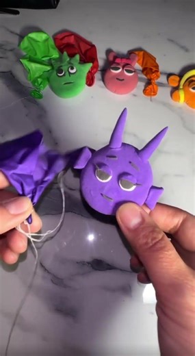 Color vs Color. 🎈🎈🎈 Each of them sees only their own color… don’t mix it up