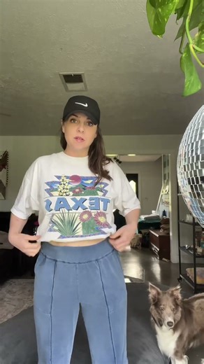 How i crop my tees without cutting them!! #croptuck #croptee #cropsweater #cropshirt #croppedshirt