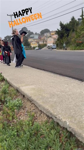 14 reactions | Our annual Halloween parade this morning was a blast! The teachers coordinated and came as Crestmont Crows ‍⬛ (our mascot) and many parents also joined in the fun 練! We loved seeing the DIY costumes many students created, too 瑱 #crestmontmagic #CrestmontSchool #eastbayschools #coopschool #happyhalloween #halloweenparade | Crestmont School | Facebook