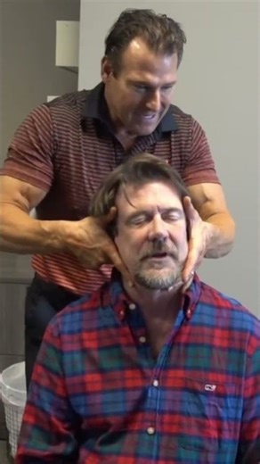 Tom Mabe Neck Adjustment - The Sound is Insane #asmr #chiropractic #viral