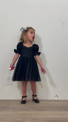 Had to stop to check my nails and put on some lipgloss.. 🤣🎶👑