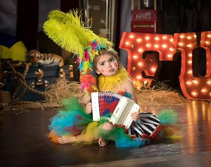 Were having so much fun playing Circus this year! How cute are these babies! #Greatestshowonearth #Circusbabies Profoto Profoto USACanon ProMediaGear RØDE Microphones Manfrotto Spider Holster | Sandy Puc Adventures
