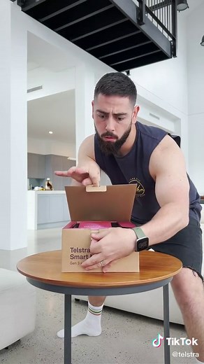 Unboxing the Telstra Smart Modem 3 with Richie