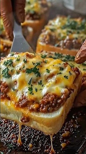 Spaghetti Garlic Bread Bowls