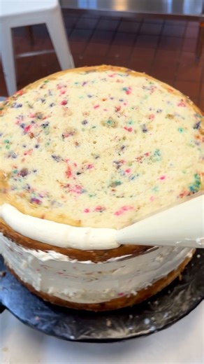 115K views · 2.1K reactions | Let's make a Whataburger cake with Cades Cakes! 肋鸞 Behind the scenes of the Bacon Wrangler Double. | Whataburger | Facebook