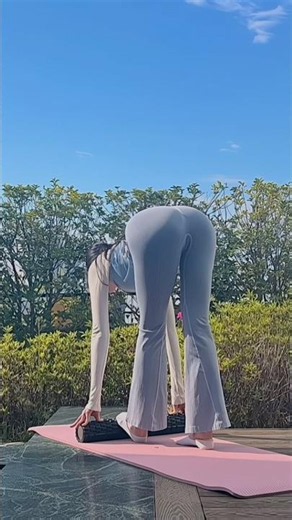 우연히 찍힌 벌🐝엉덩이에 맞을뻔..! 풀영상 있으니 보러 와용