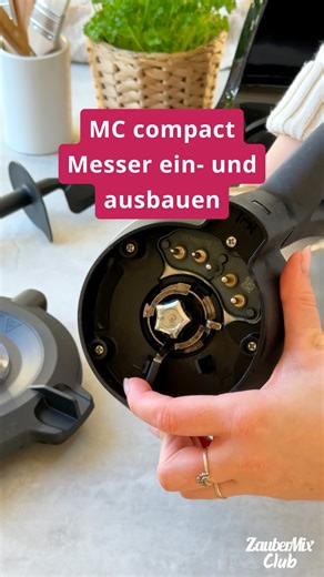 Rezepte & Tipps für den Monsieur Cuisine on Instagram: "✨ Anfänger-Tipp 1 für deinen Monsieur Cuisine compact: Messer ein- und ausbauen! ✨ Gerade am Anfang ist das Ein- und Ausbauen des Messers oft tricky – aber keine Sorge im Reel erkläre ich dir alles super schnell & sicher. 🙌🏼 💬 Hattest du beim Messer ein- oder ausbauen schon mal Probleme? 💡 Denke daran, nach der Reinigung die Dichtung des Messers wieder einzubauen, sonst ist der Topf nicht ganz dicht. 💛 Noch mehr Tipps, Tricks & Schritt