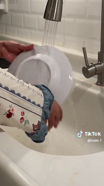 روتين تنظيف المطبخ بعد العشاء