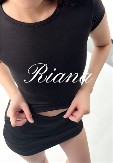 Timeless Chic Backless Top Riana: Fashion for Confidence