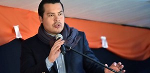 Alcalde Chamorro: “El Puerto de Coronel no est谩 paralizado por los trabajadores, sino que por la compa帽铆a”