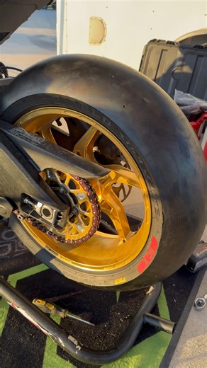 Race day and fresh tire on the R3M