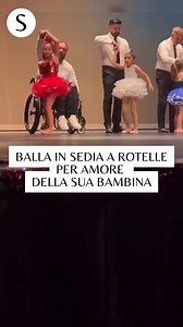 119K views · 7.3K reactions | Nel 2006 Charles è stato investito da un ubriaco a Winchester, Stati Uniti. È rimasto in sedia a rotelle, ha dovuto imparare tutto da capo, ma non si è mai dato per vinto. Quando sua figlia di 6 anni Charlize, gli ha chiesto di accompagnarla al ballo padre e figlia della scuola, non si è tirato indietro. Sono saliti sul palco e hanno emozionato tutti. | Storie degli Altri | Facebook