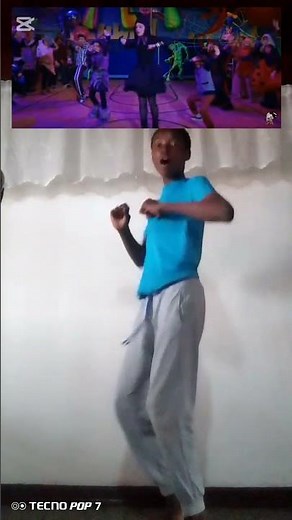 Vampirina Teenage Vampire/Fang foot stomp