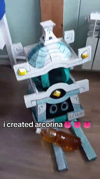 i can put arcorina on my head and become arcorina #arcorina #msm #mysingingmonsters #моипоющиемонстры #paironormalcarnival #paironormal #handmade #cardboard #craft #toy #diy #cardboardarcorina #icreatedarcorina