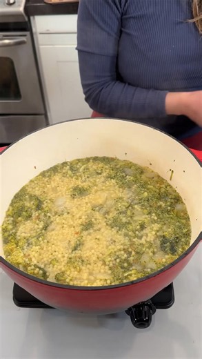 Cozy broccoli soup with Parmesan and fresh herbs