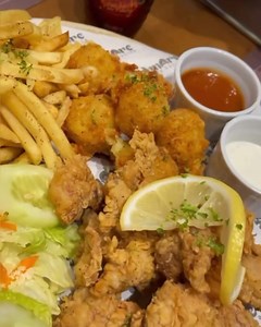 Amare La Cucina Delizioso and Eccelente! Oh, how I love pizza and pasta in one place and Amare La Cucina (To Love a Kitchen) got you covered when you crave that aroma of Italian cuisine and the quality of ingredients being used in the preparation of Amare's dishes. What we had 🍕 Pizza 6 Cheese Pizza Pizza con Prosciutto Quattro Formaggi Spinach Pizza 🍝 Pasta Supreme Meatballs Pasta Ala Carbonara Pasta Ala Sardines Pasta Ragu Bolognese 🥗 Salad Burrata Arugula Prosciutto Marianne's Special Sala