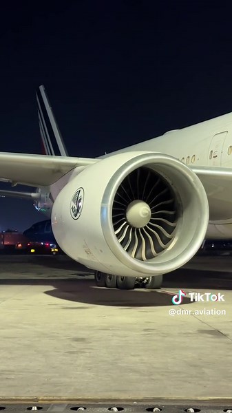 @Air France Boeing 777-300ER conducting an air start prior to departure. An Air Start Unit (ASU) is used to start aircraft engines by supplying the necessary compressed air for ignition. The GE90 is the world’s most powerful jet engine producing 115,000lbs of thrust. #aviation #plane #boeing #viral #foryoupage #airport #wow #viralvideo #viraltiktok #avgeek