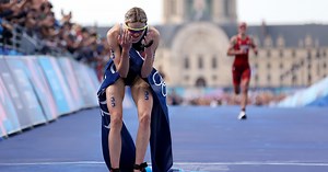 Paris 2024 - Cassandre Beaugrand après son titre olympique en triathlon : \