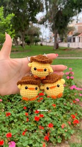 𝒯𝑒𝒿𝑒𝓇𝑒𝓁𝓁𝒶 - amigurumis y patrones 🧸🩵 on Instagram: "Vaqueros🫶🏻 🤠 el tutorial ya lo tienen disponible en YouTube y TikTok, link en mi perfil ⭐️ gracias por ver los videos los tkm🩵🧸💗#crochet #crochetaddict #amigurumi"