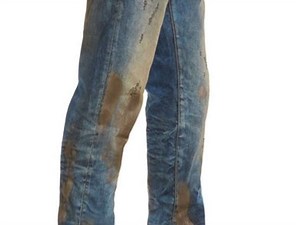 Tem coragem? Loja vende calça jeans "suja" por R$ 1340