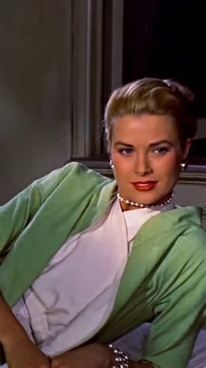 cube on Instagram: "🎥🎬 Rear Window (1954) Trapped in a sweltering Greenwich Village apartment during a scorching New York summer, globe-trotting photojournalist L.B. "Jeff" Jefferies (James Stewart) nurses a broken leg in a full-body cast, confined to a wheelchair with nothing but time and a powerful telephoto lens. Boredom turns to obsession as he gazes out his rear window onto the courtyard below — a voyeuristic panorama of open windows revealing the intimate, everyday lives of his neighbors