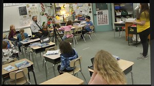 11 reactions | Mayor Avila was invited to read "Lovable Lyle" to Mrs. Carlson's second grade class at Friendship Elementary. | City of Deltona, Florida | Facebook
