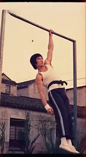 Bruce Lee’s One-Arm Pull-Up Proved Strength Is Control 🐉🔥