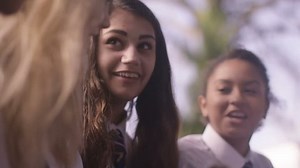 Crianças em idade escolar 4K conversando: vídeo stock (100% livre de direitos) 17293810 | Shutterstock