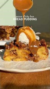 pecan sticky bun bread pudding ✨🤎 #recipe #pecanstickybuns #breadpudding #dessert #baking #icecream