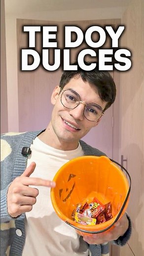 TE REGALO DULCES DE HALLOWEEN #asmr #shorts #asmrsounds #comedia