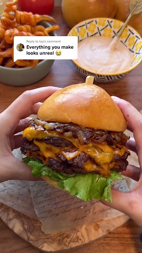 Replying to @tay Triple Stack Smash Burgers for dinner today ⏲🎞💐 Mxriyum.com for in depth instructions and recipe