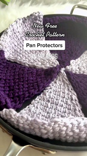 Use these tunisian pan protectors to prevent your pans from getting scratched. Full pattern is here: https://www.nickishomemadecrafts.com/tunisian-crochet-pan-protectors/ | Crochet Patterns & Tutorials by Nicki's Homemade Crafts