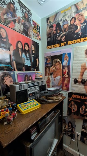 𝖁𝖚𝖑𝖌𝖆𝖗 𝕯𝖎𝖘𝖕𝖑𝖆𝖞 𝕺𝖋 𝕸𝖊𝖙𝖆𝖑 on Instagram: "The Time Machine 🤘 #1980s #80s #heavymetal #nostalgia #rocknroll #rock #metalmusic #reels #rockmusic #vintage #80smusic #throwback #80sstyle"