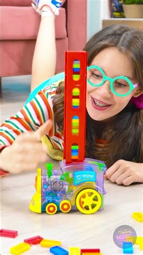 The Smartest Way to Build a Domino Chain! 🟨🔥