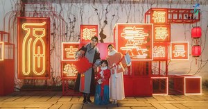 #JSGuide "The Year of the Ox is around the corner, and Qingguo Lane is getting more festive. A hundred “Fu” (a Chinese character means good fortune) are posted on the wall, sending residents holiday greetings. Besides, plenty of activities will take place during the holiday, such as solving lantern riddles and releasing river lamps. This Spring Festival, Qingguo Lane is waiting for your visit. #JSEvent #HappyChineseNewYear 📅 now—2.26 📸 陈香 | Visit Jiangsu