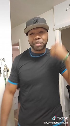 Biggie vs 2Pac: The Ultimate Rap Battle Debate